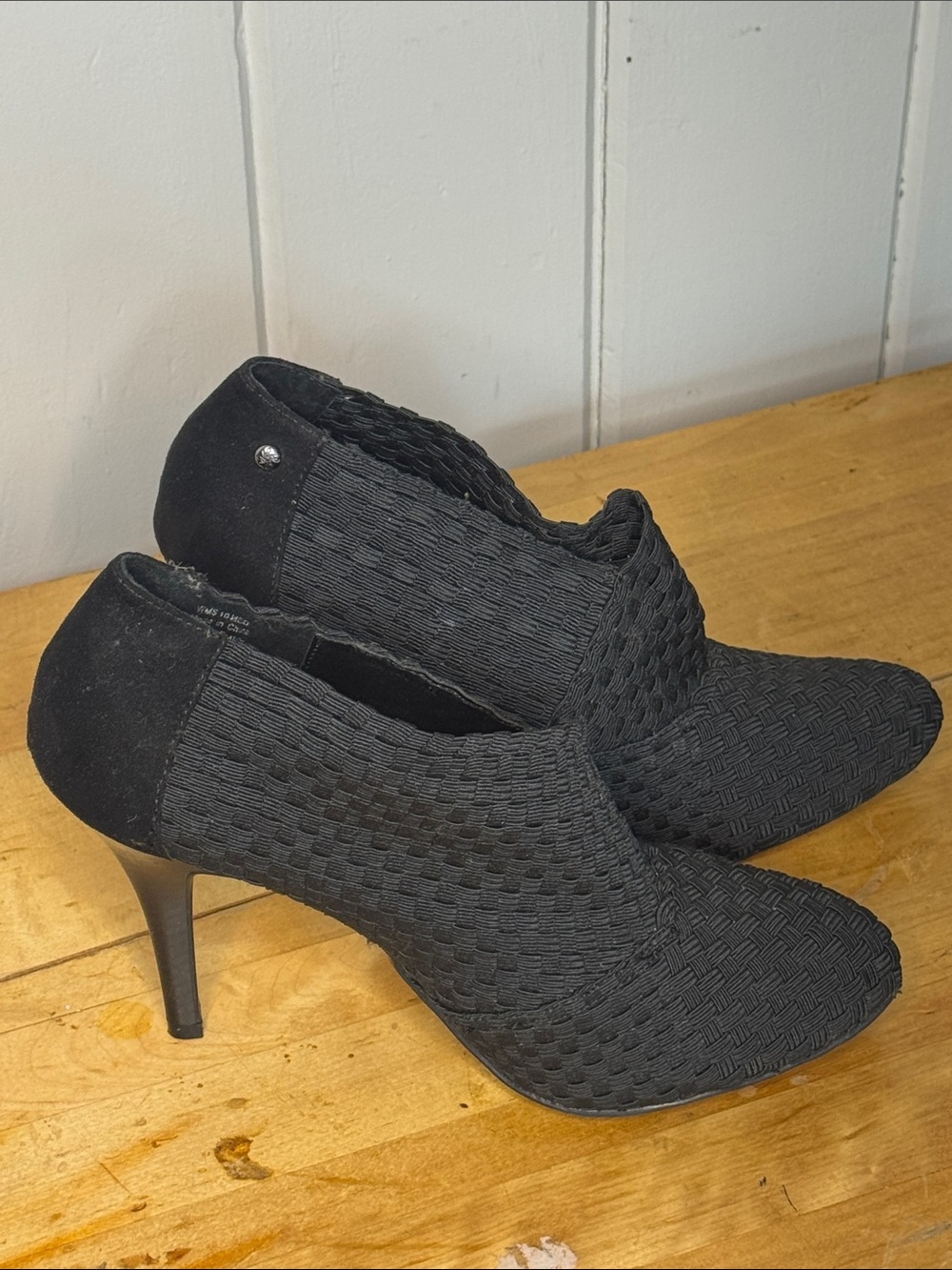 Vera Wang Simply Vera Black Woven Pointed Toe Heels